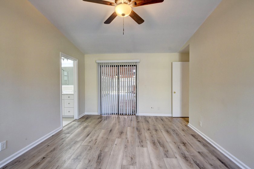 Discover this beautifully renovated 4-bedroom, 2-bathroom - photo 25