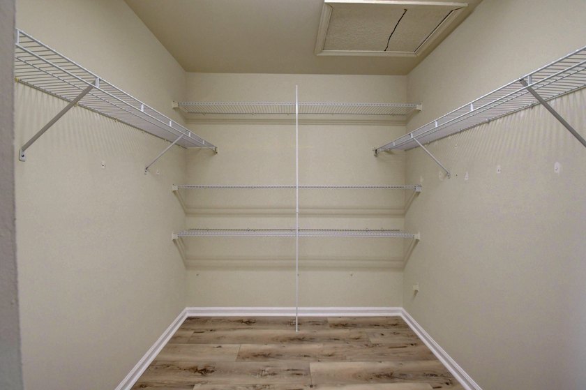 Discover this beautifully renovated 4-bedroom, 2-bathroom - photo 26