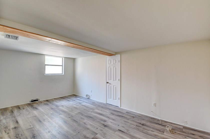 Discover this beautifully renovated 4-bedroom, 2-bathroom - photo 36