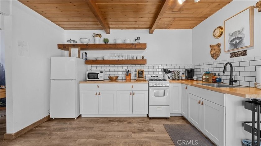 Whether you're looking for your own mountain getaway, a - photo 12