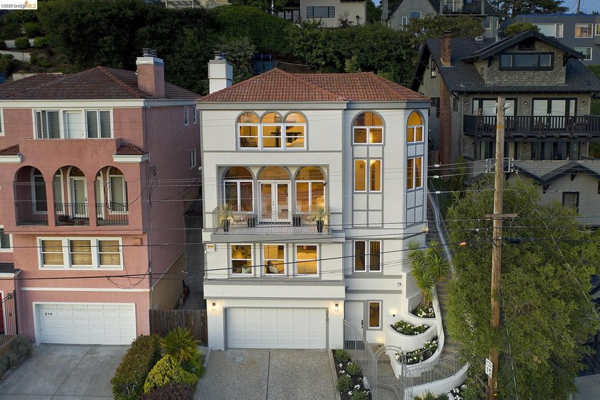 With sweeping views that stretch from downtown Oakland to the - photo 2