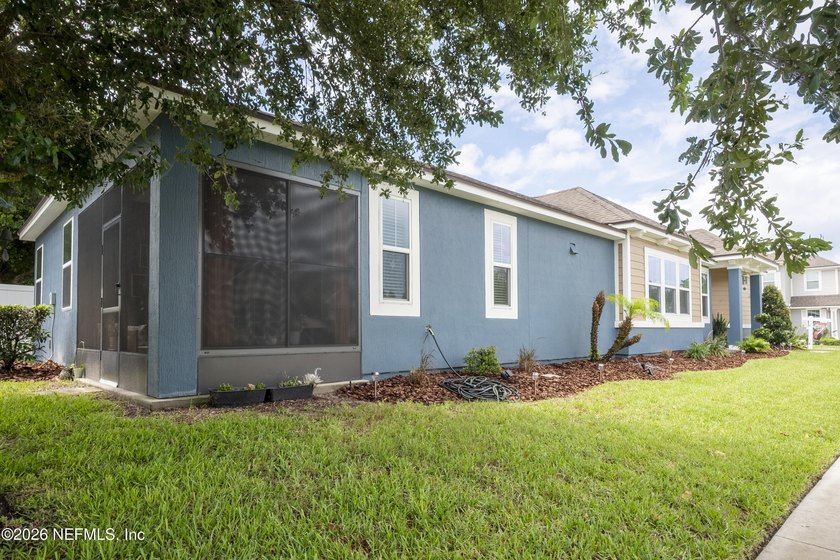 Welcome home to this beautifully updated one story corner lot - photo 33