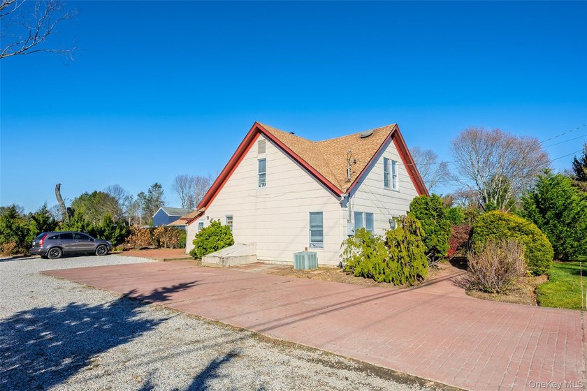 17525 County Rd. 48 (aka Middle Rd). Currently being used as a - photo 2
