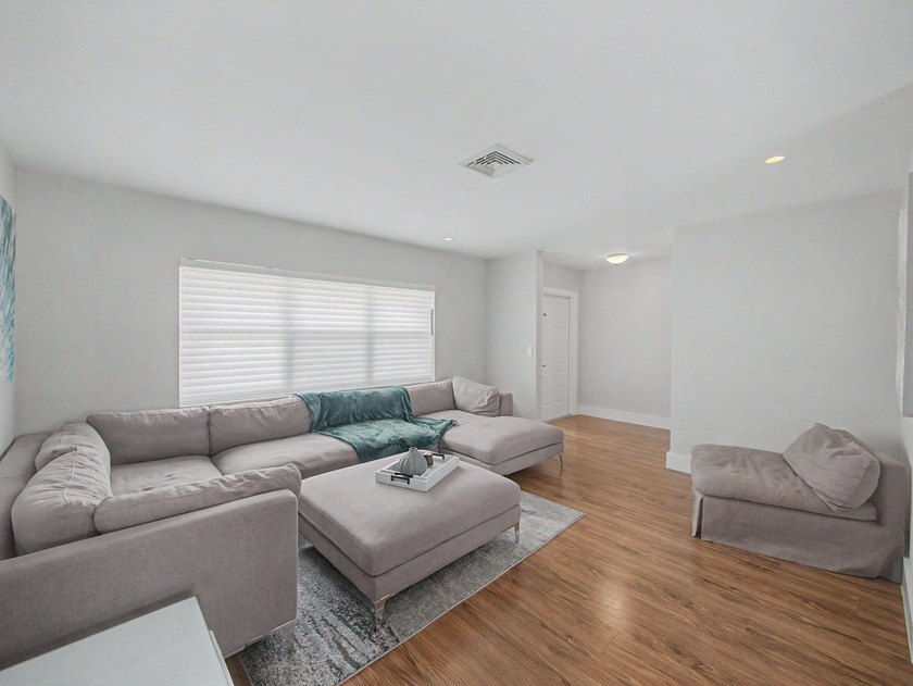 Located just minutes from Town Center Mall and top-rated schools - photo 6
