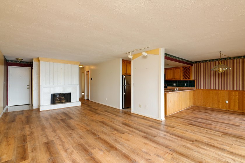 Live the lake lifestyle you've been dreaming of! Rarely - photo 3