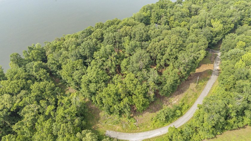 Outstanding TN River Waterfront Property! Rarely does an - photo 11