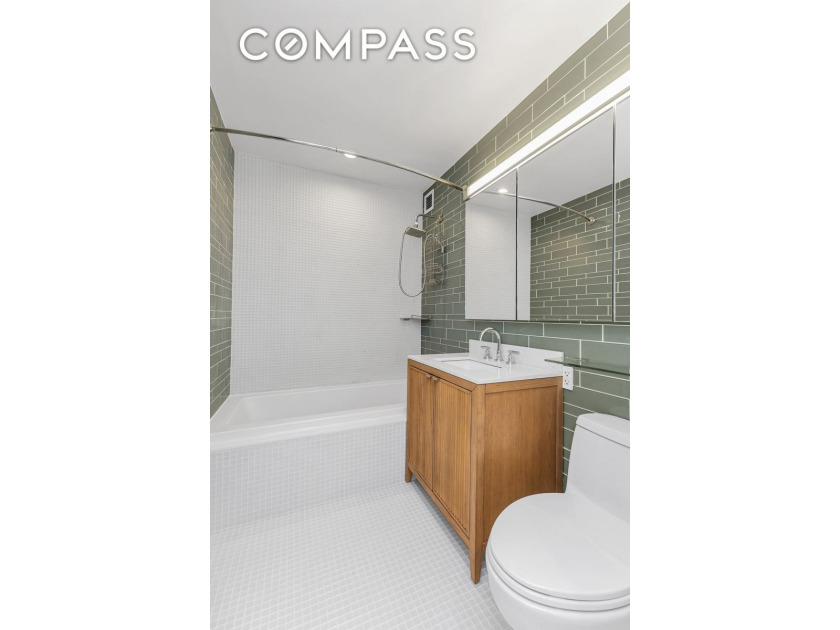 Welcome to this refined studio/home office, one-bathroom - photo 11