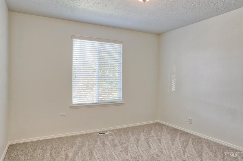 Nestled in Northwest Meridian, this updated home blends space - photo 13