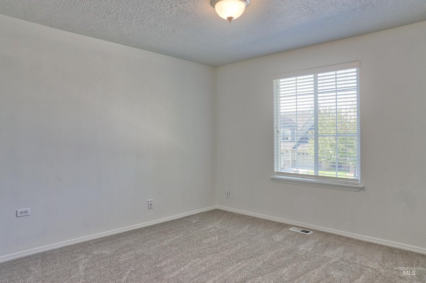 Nestled in Northwest Meridian, this updated home blends space - photo 14