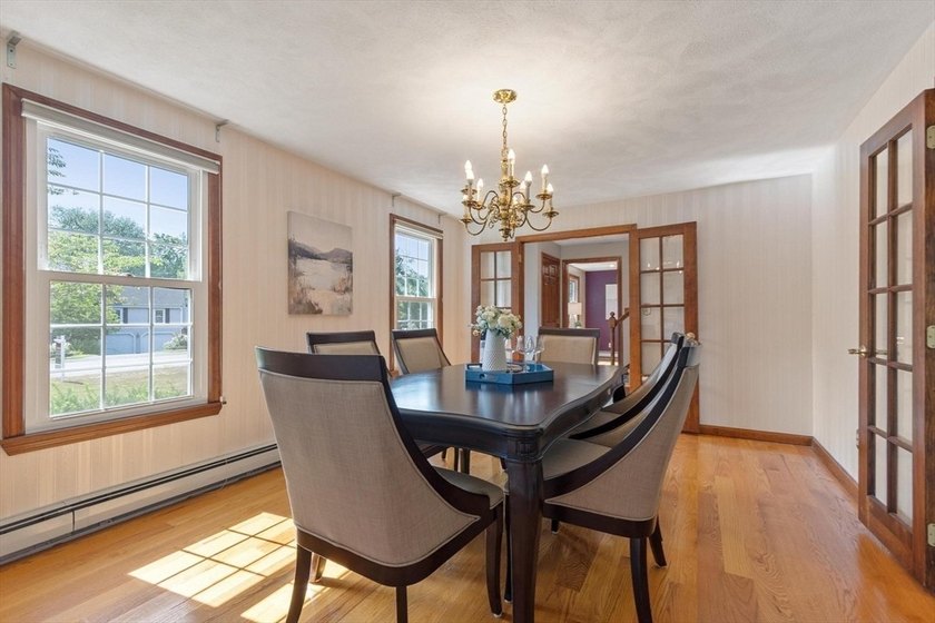 PRIVACY, SPACE &amp; LOCATION! Stunning 4BR Colonial on a private - photo 16