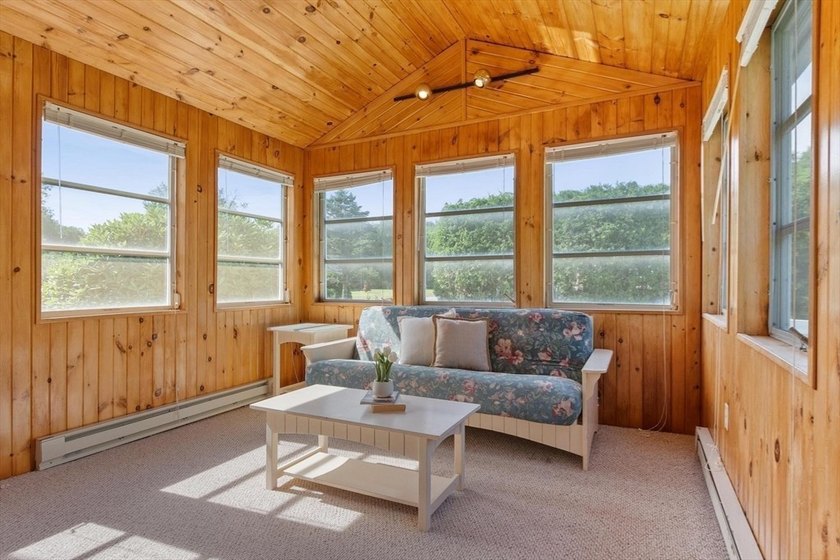 PRIVACY, SPACE &amp; LOCATION! Stunning 4BR Colonial on a private - photo 20