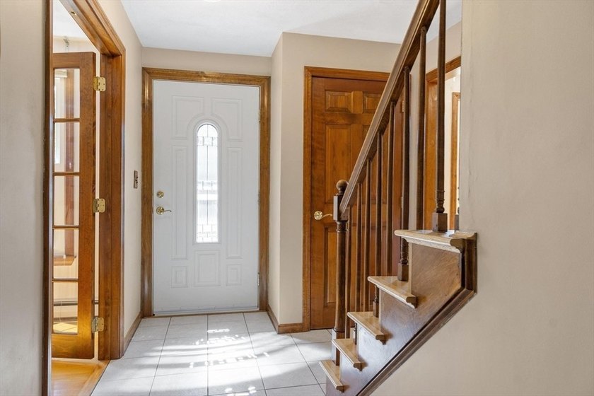 PRIVACY, SPACE &amp; LOCATION! Stunning 4BR Colonial on a private - photo 22