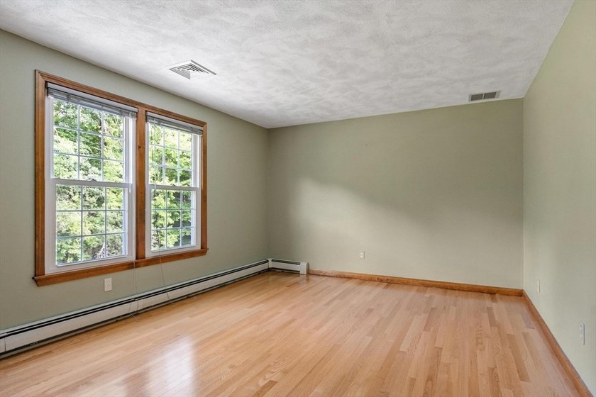 PRIVACY, SPACE &amp; LOCATION! Stunning 4BR Colonial on a private - photo 26