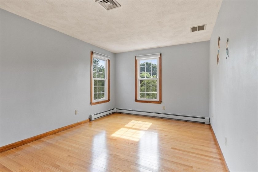 PRIVACY, SPACE &amp; LOCATION! Stunning 4BR Colonial on a private - photo 27