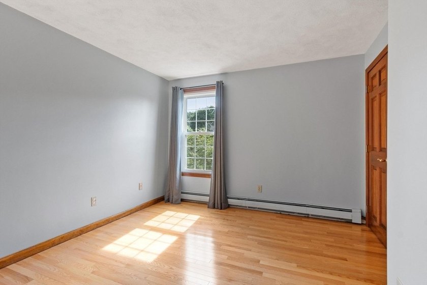 PRIVACY, SPACE &amp; LOCATION! Stunning 4BR Colonial on a private - photo 28
