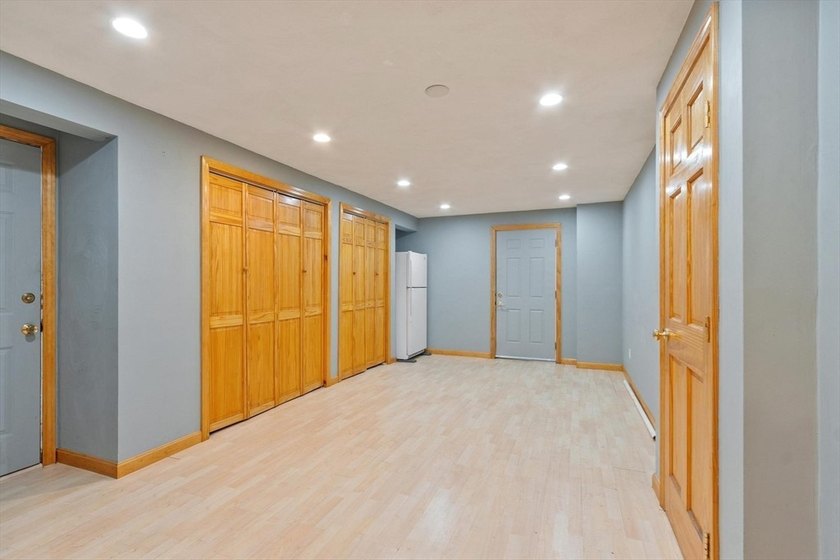 PRIVACY, SPACE &amp; LOCATION! Stunning 4BR Colonial on a private - photo 34