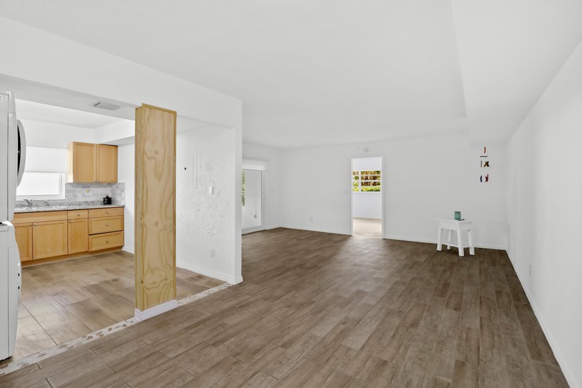 JUST REDUCED BY $10,000 Exceptional Value! Move-in ready - photo 10