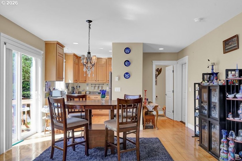 Well-maintained, charming townhome in Oyster Cove with a - photo 12