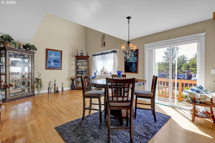 Well-maintained, charming townhome in Oyster Cove with a - photo 13