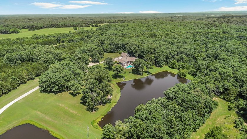 Welcome to a one-of-a-kind private retreat where luxury - photo 4