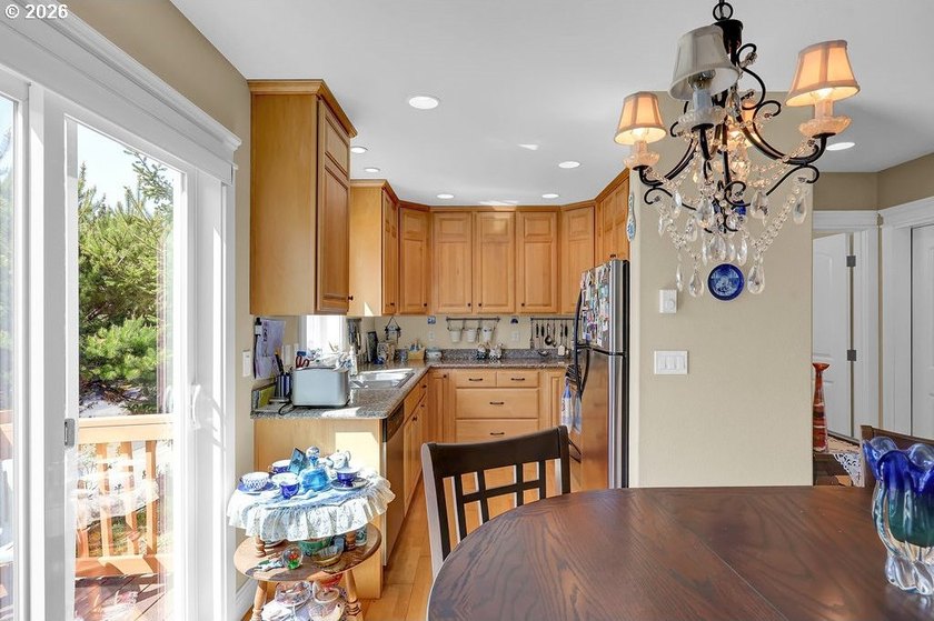 Well-maintained, charming townhome in Oyster Cove with a - photo 14