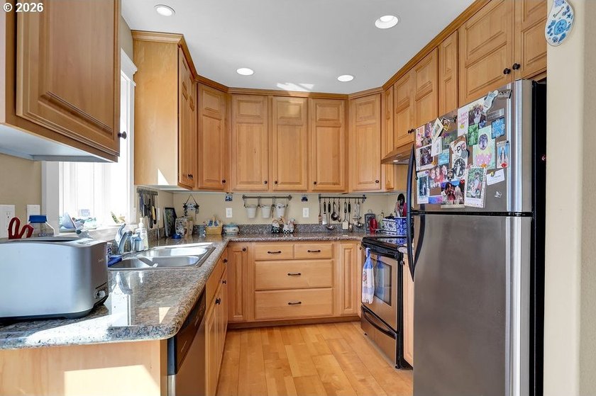 Well-maintained, charming townhome in Oyster Cove with a - photo 15