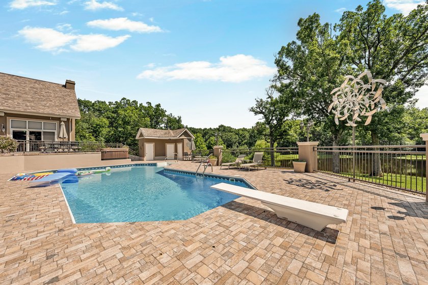 Welcome to a one-of-a-kind private retreat where luxury - photo 6