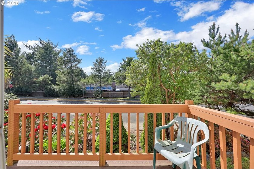 Well-maintained, charming townhome in Oyster Cove with a - photo 18