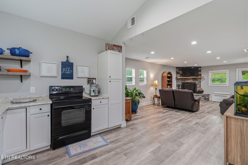 Charming One Level Home with Exceptional Curb Appeal! Welcome - photo 22