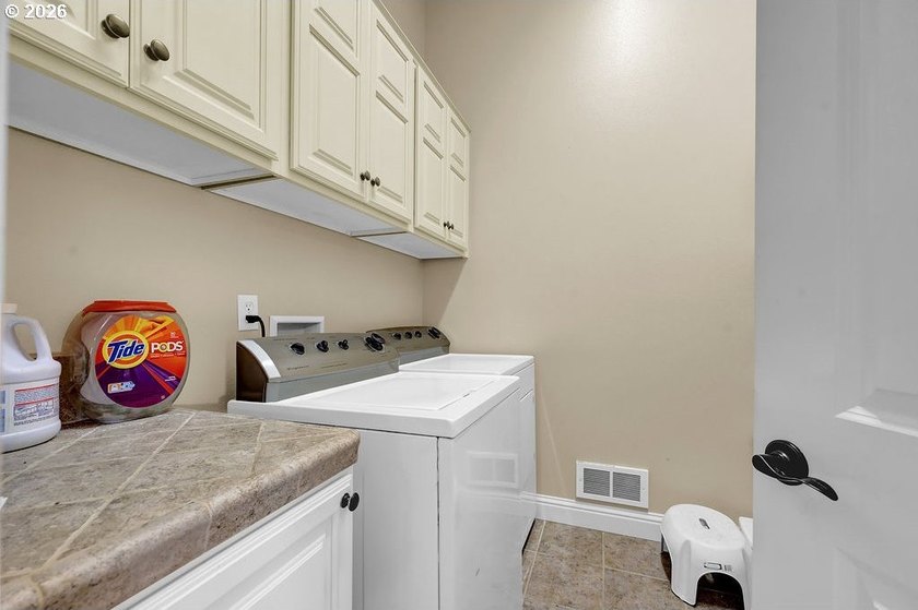 Well-maintained, charming townhome in Oyster Cove with a - photo 28
