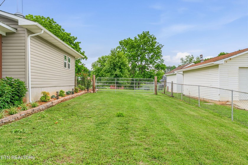 Charming One Level Home with Exceptional Curb Appeal! Welcome - photo 30