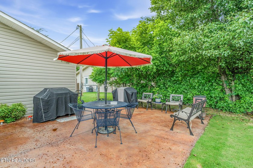 Charming One Level Home with Exceptional Curb Appeal! Welcome - photo 34