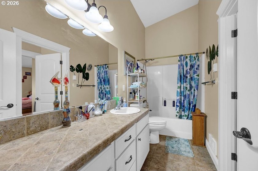 Well-maintained, charming townhome in Oyster Cove with a - photo 35