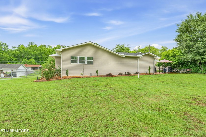 Charming One Level Home with Exceptional Curb Appeal! Welcome - photo 39