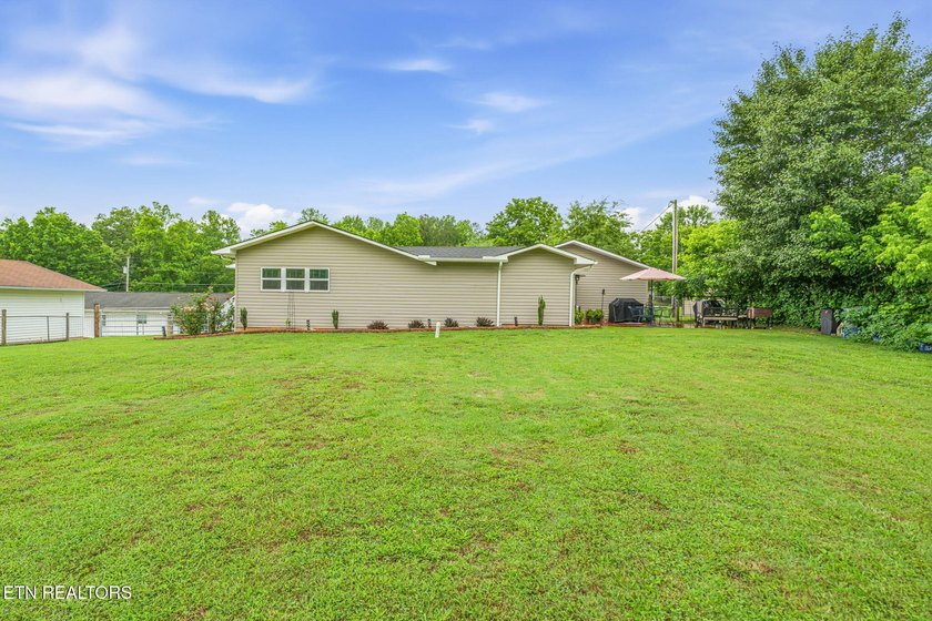 Charming One Level Home with Exceptional Curb Appeal! Welcome - photo 40