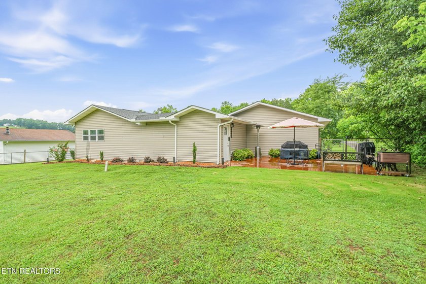 Charming One Level Home with Exceptional Curb Appeal! Welcome - photo 44