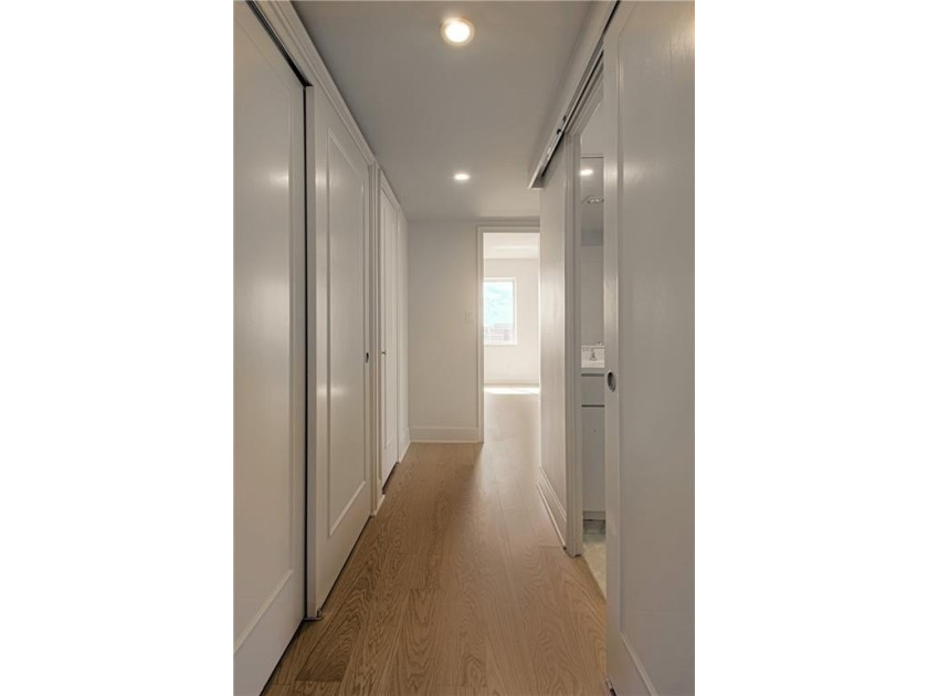 WOW! What a deal!!! Appx 1100 square foot, 2 bedroom, 2 full - photo 21