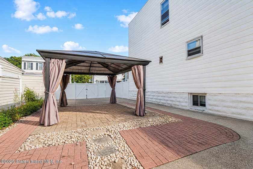 Welcome to 255 Saint Marys Ave convenient located. just 5 - photo 21