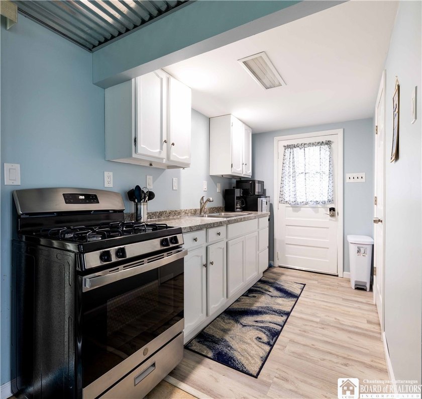 Here's your chance to jump on a rare opportunity in the lively - photo 23