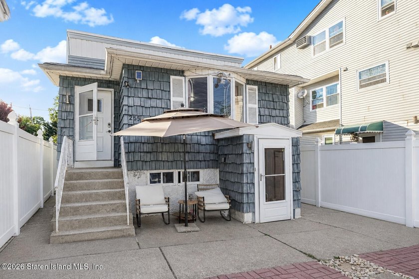 Welcome to 255 Saint Marys Ave convenient located. just 5 - photo 24