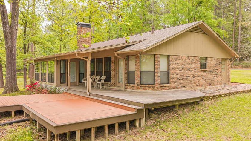Turn-key lake house with a huge 1.25 Acre lot! Take a look at - photo 3