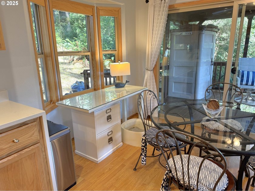 Serene Cabin Retreat with Panoramic Mountain Views - Whaleshead - photo 11