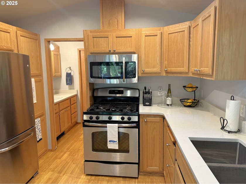 Serene Cabin Retreat with Panoramic Mountain Views - Whaleshead - photo 14