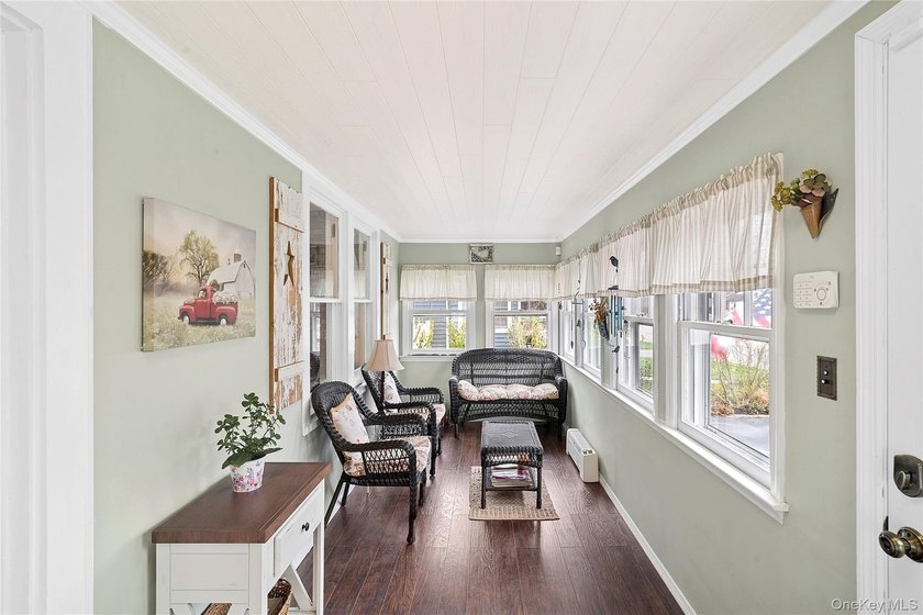 Welcome to this beautifully maintained classic 1930 colonial - photo 3