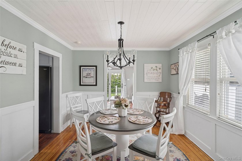 Welcome to this beautifully maintained classic 1930 colonial - photo 8