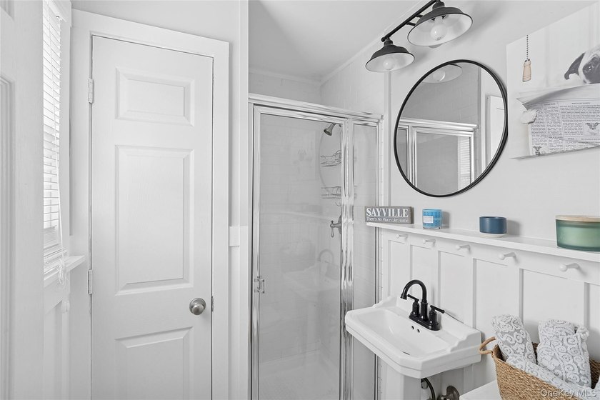 Welcome to this beautifully maintained classic 1930 colonial - photo 10