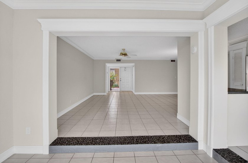 BEAUTIFULLY MAINTAINED 2-BEDROOM, 2-BATHROOM FIRST-FLOOR UNIT IN - photo 20
