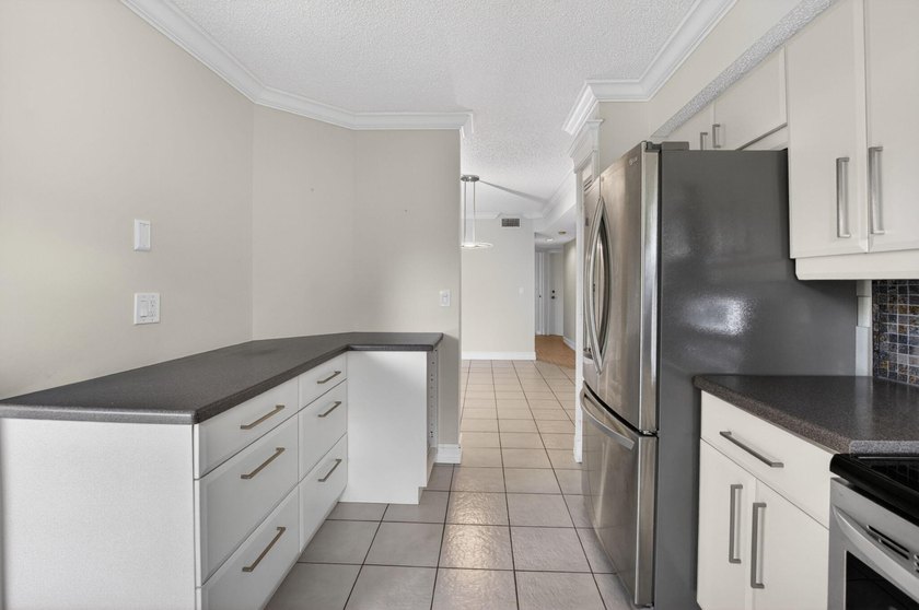 BEAUTIFULLY MAINTAINED 2-BEDROOM, 2-BATHROOM FIRST-FLOOR UNIT IN - photo 23