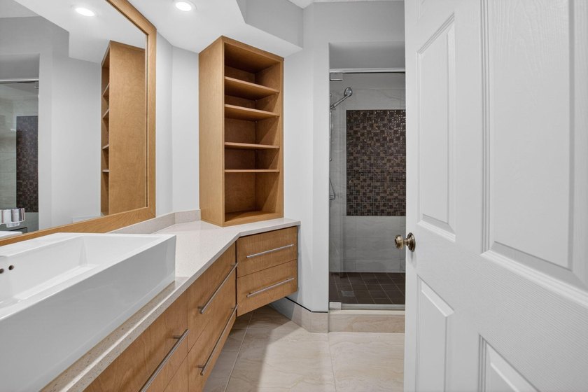 BEAUTIFULLY MAINTAINED 2-BEDROOM, 2-BATHROOM FIRST-FLOOR UNIT IN - photo 33