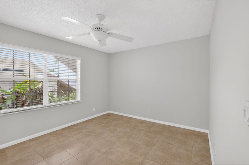 BEAUTIFULLY MAINTAINED 2-BEDROOM, 2-BATHROOM FIRST-FLOOR UNIT IN - photo 36